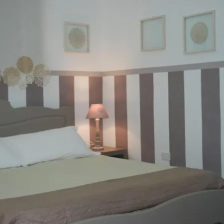 Dimora San Vincenzo فندق مبيت وإفطار غالّيبولي