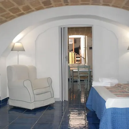 Dimora San Vincenzo فندق مبيت وإفطار غالّيبولي
